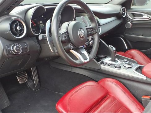 Used 2023 Alfa Romeo Giulia Veloce image 8