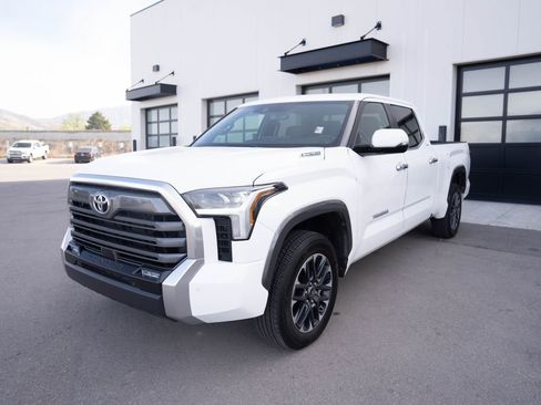 Used 2025 Toyota Tundra Limited AWD/4WD image 3