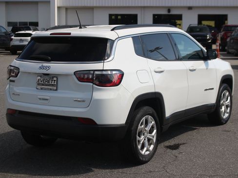 Used 2024 Jeep Compass Latitude AWD/4WD image 7