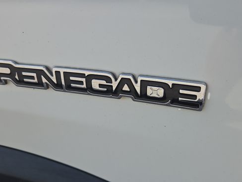 Used 2016 Jeep Renegade Limited FWD image 37