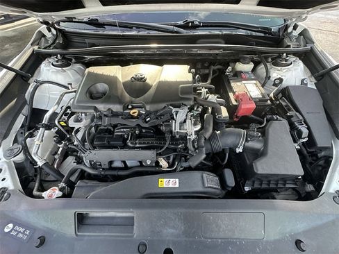 Used 2018 Toyota Camry SE image 25