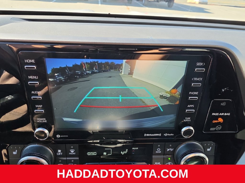 Used 2022 Toyota Highlander XLE AWD/4WD image 18
