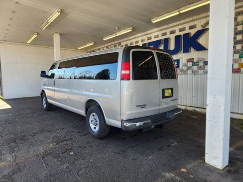 Used 2005 Chevrolet Express 3500 3500 w/ LS Preferred Equipment Group image 5