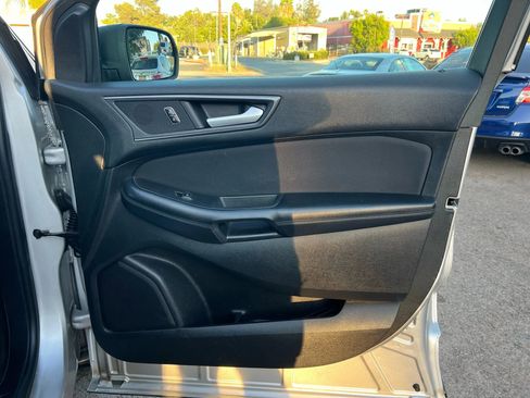 Used 2017 Ford Edge SE image 22