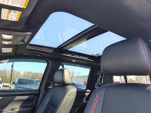 Used 2024 Nissan Titan PRO-4X w/ Pro-4x Convenience Package image 10