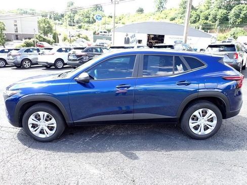 Used 2024 Chevrolet Trax LS w/ Driver Confidence Package FWD image 2