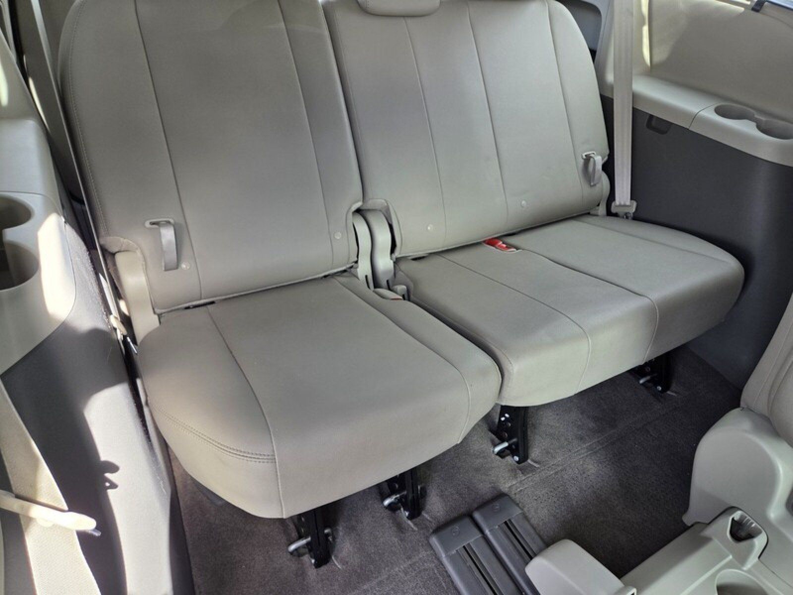 Used 2017 Toyota Sienna XLE Premium FWD image 20
