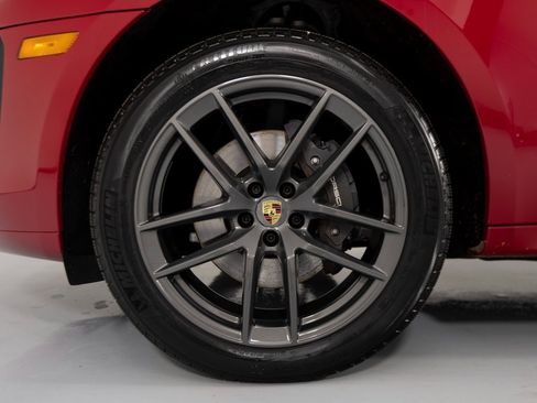 Certified 2025 Porsche Macan Turbo image 14