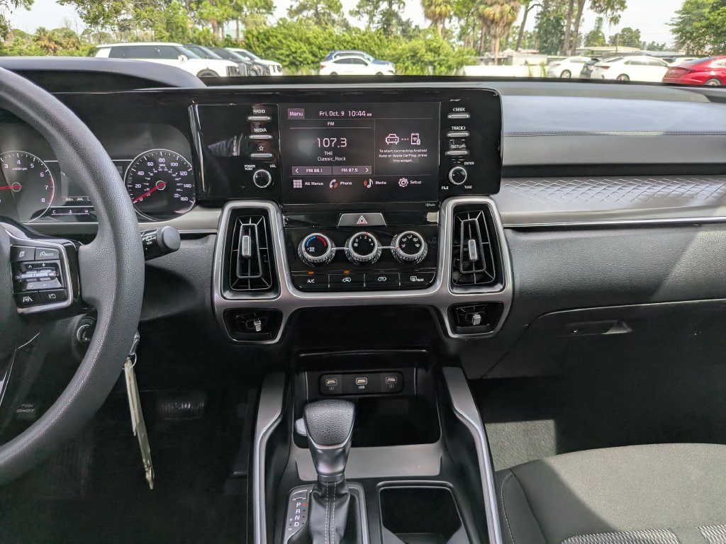 Certified 2023 Kia Sorento LX FWD image 16