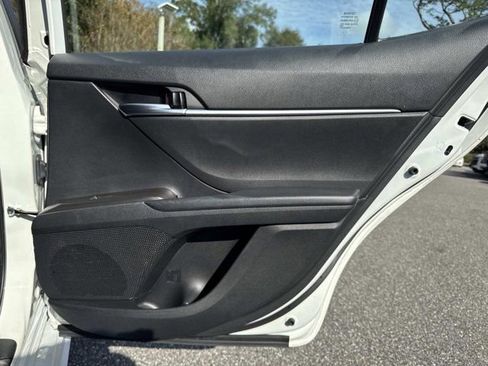 Used 2023 Toyota Camry SE image 19