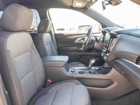 Used 2022 Chevrolet Traverse LT FWD image 16