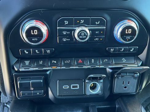 Used 2020 GMC Sierra 2500 Denali w/ Denali Ultimate Package AWD/4WD image 24