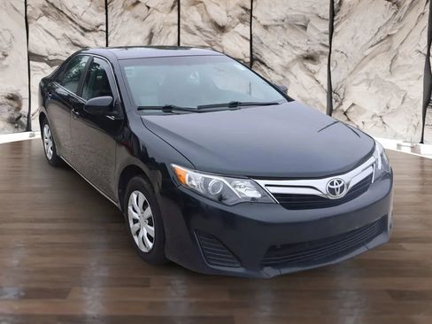 Used 2013 Toyota Camry LE image 3