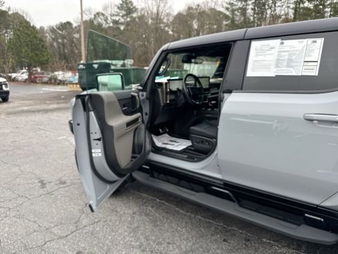 Used 2025 GMC Hummer EV 3X w/ LPO, Sport Package AWD/4WD image 13