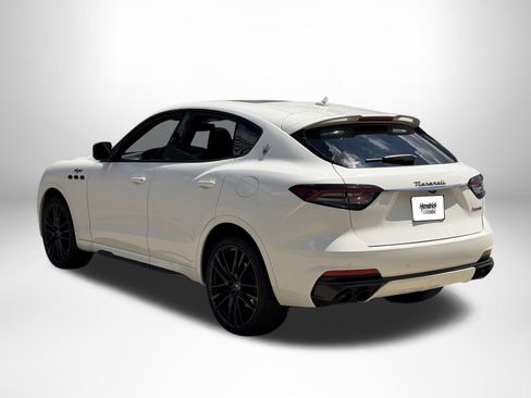 Used 2022 Maserati Levante Trofeo AWD/4WD image 2