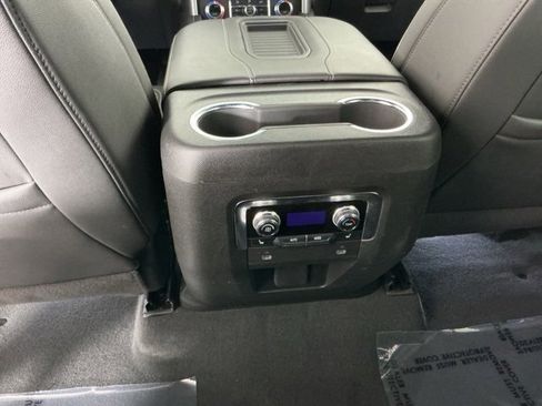 Used 2024 GMC Yukon XL SLT image 24