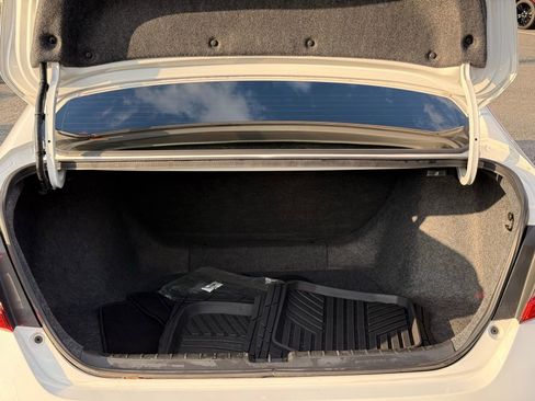 Used 2018 Honda Accord LX image 12