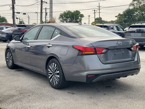 Used 2025 Nissan Altima 2.5 SV FWD image 3