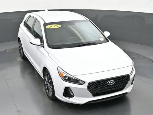 Used 2019 Hyundai Elantra GT image 32