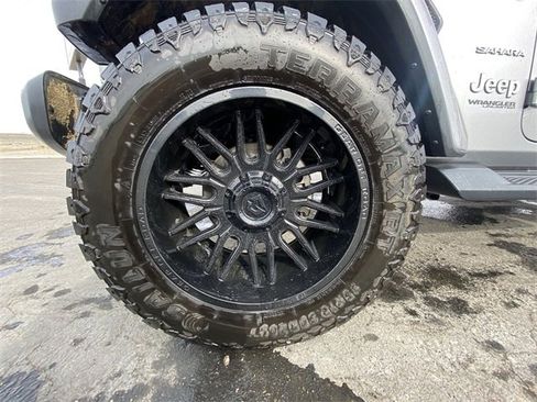 Used 2020 Jeep Wrangler Unlimited Sahara image 10