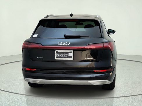 Used 2023 Audi e-tron Premium Plus w/ Premium Plus Package AWD/4WD image 10