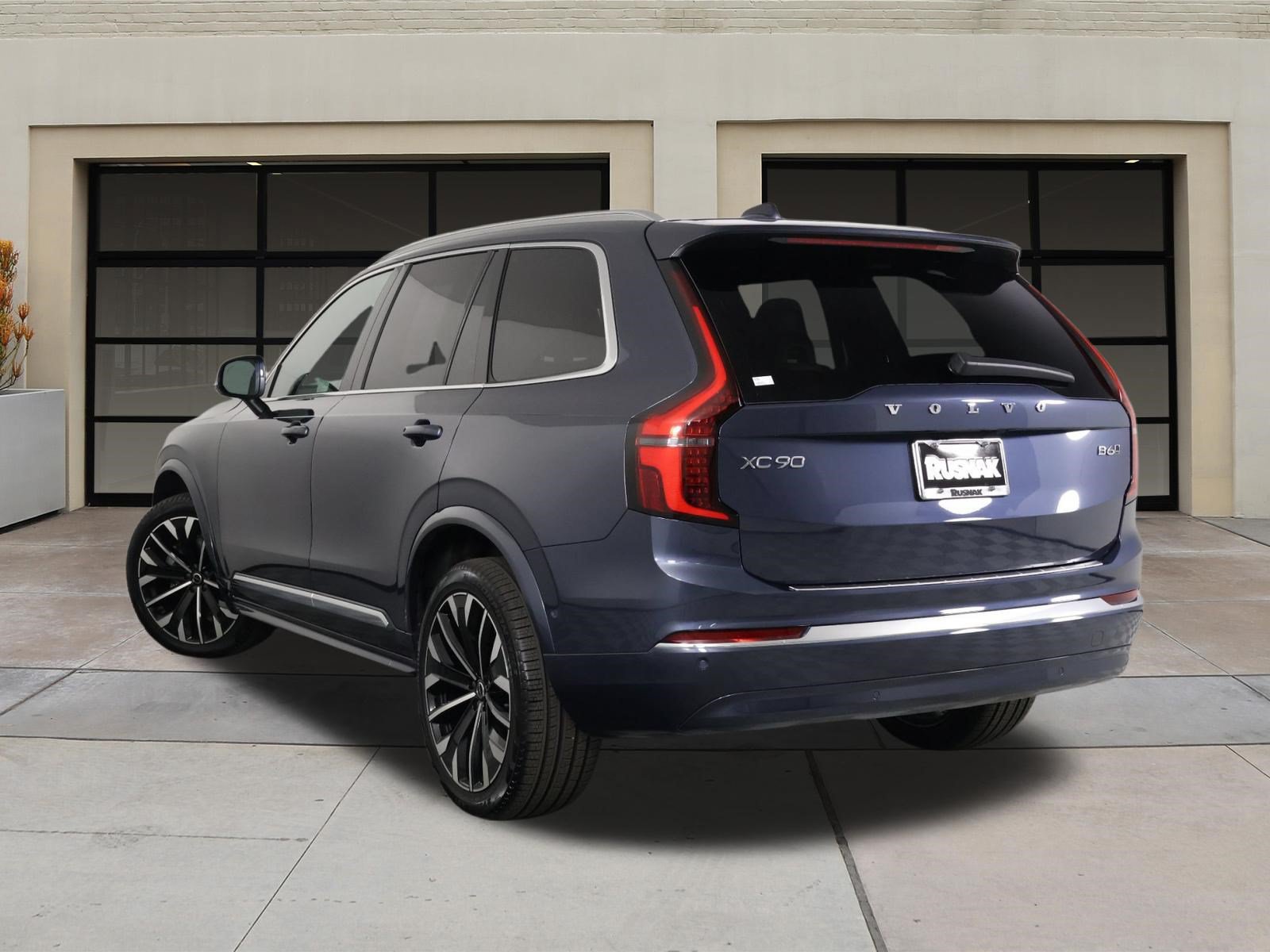 Used 2026 Volvo XC90 B6 Plus w/ Protection Package AWD/4WD image 2