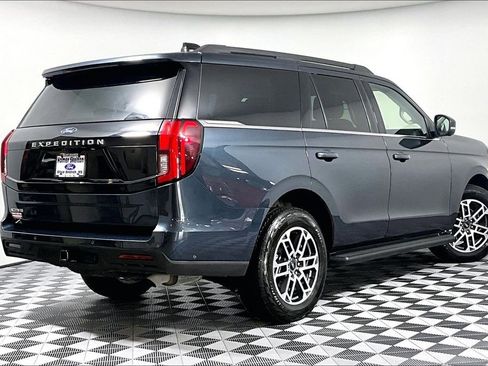 Used 2025 Ford Expedition Active AWD/4WD image 12