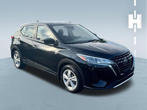 Used 2022 Nissan Kicks S FWD image 1
