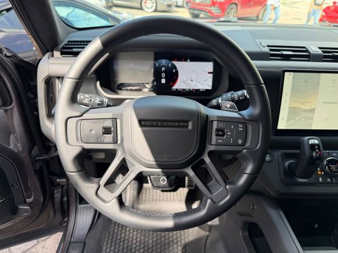 Used 2025 Land Rover Defender 110 AWD/4WD image 36