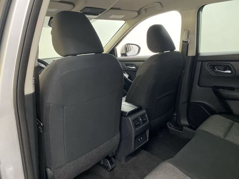 Used 2024 Nissan Rogue SV image 15