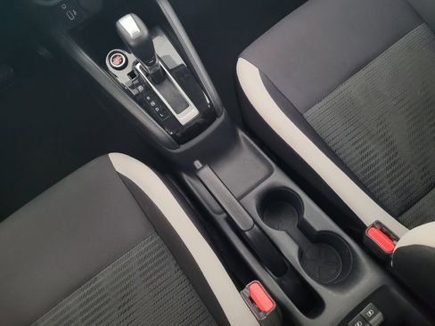Used 2021 Nissan Versa SV FWD image 26