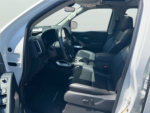 Used 2024 Nissan Frontier SL w/ Technology Package RWD image 12