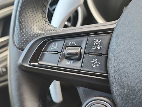 Used 2023 Alfa Romeo Stelvio Veloce AWD/4WD image 28