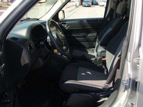 Used 2014 Jeep Patriot Latitude w/ Sun/Sound Group FWD image 9