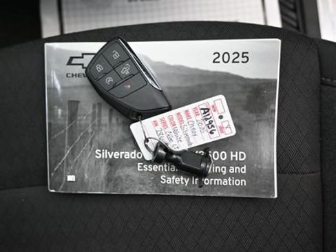Used 2025 Chevrolet Silverado 2500 LT w/ Convenience Package image 9