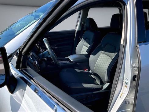 Certified 2024 Nissan Pathfinder SV FWD image 20