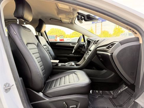 Used 2018 Ford Fusion SE w/ Equipment Group 602A FWD image 22