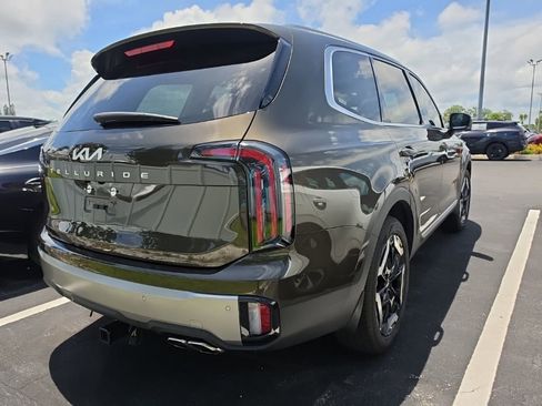 Used 2025 Kia Telluride EX w/ EX Captain's Chair Package FWD image 14