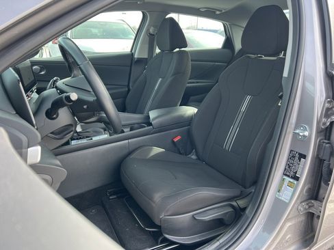Used 2024 Hyundai Elantra SEL w/ Convenience Package image 19