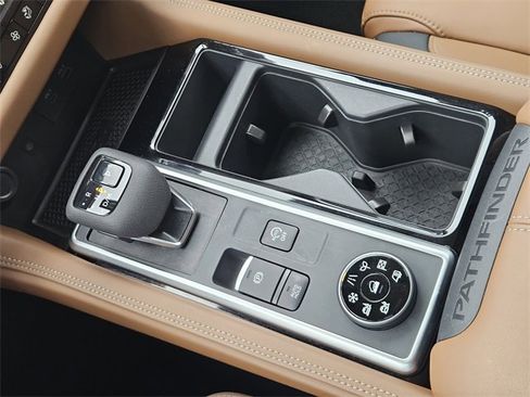 Used 2025 Nissan Pathfinder Platinum image 20