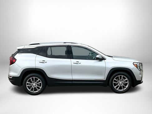 Certified 2022 GMC Terrain SLT image 4