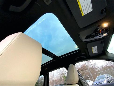 Used 2025 BMW X1 xDrive28i w/ Technology Package image 19