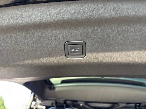Used 2025 Chevrolet Suburban Z71 AWD/4WD image 33