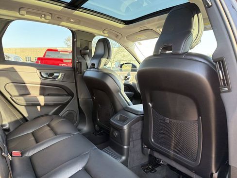 Used 2022 Volvo XC60 T8 Inscription AWD/4WD image 17