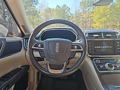 Used 2018 Lincoln Continental Select w/ Continental Climate Package image 12