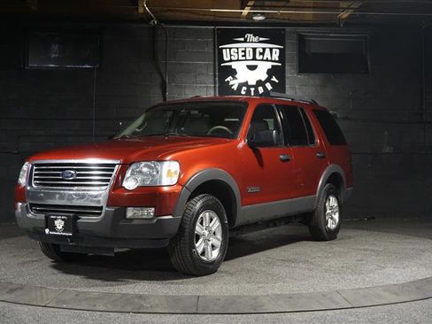 Used 2006 Ford Explorer XLT image 1