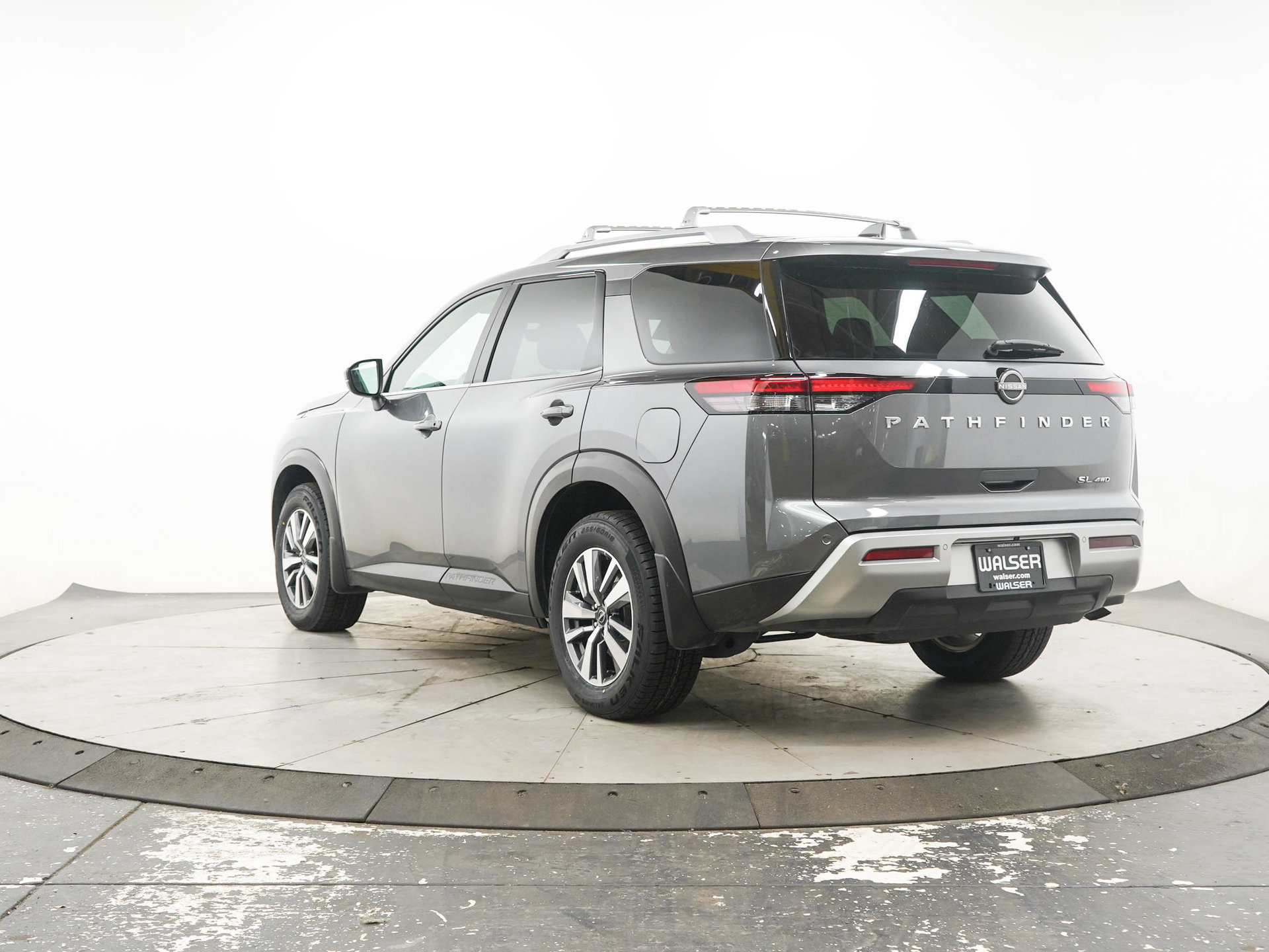 Used 2024 Nissan Pathfinder SL AWD/4WD image 3