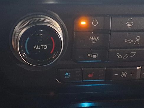 Used 2019 Ford F150 Lariat w/ Equipment Group 502A Luxury AWD/4WD image 19