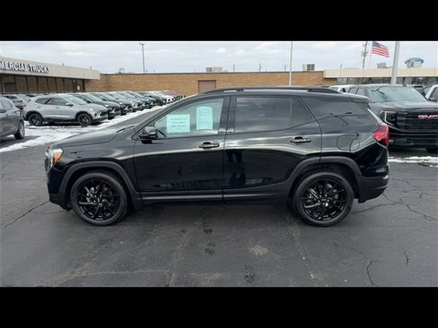 Certified 2024 GMC Terrain SLT w/ Elevation Edition image 5