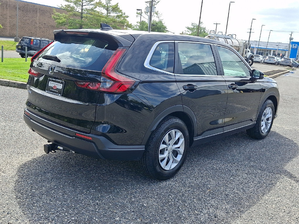 Used 2023 Honda CR-V LX image 4